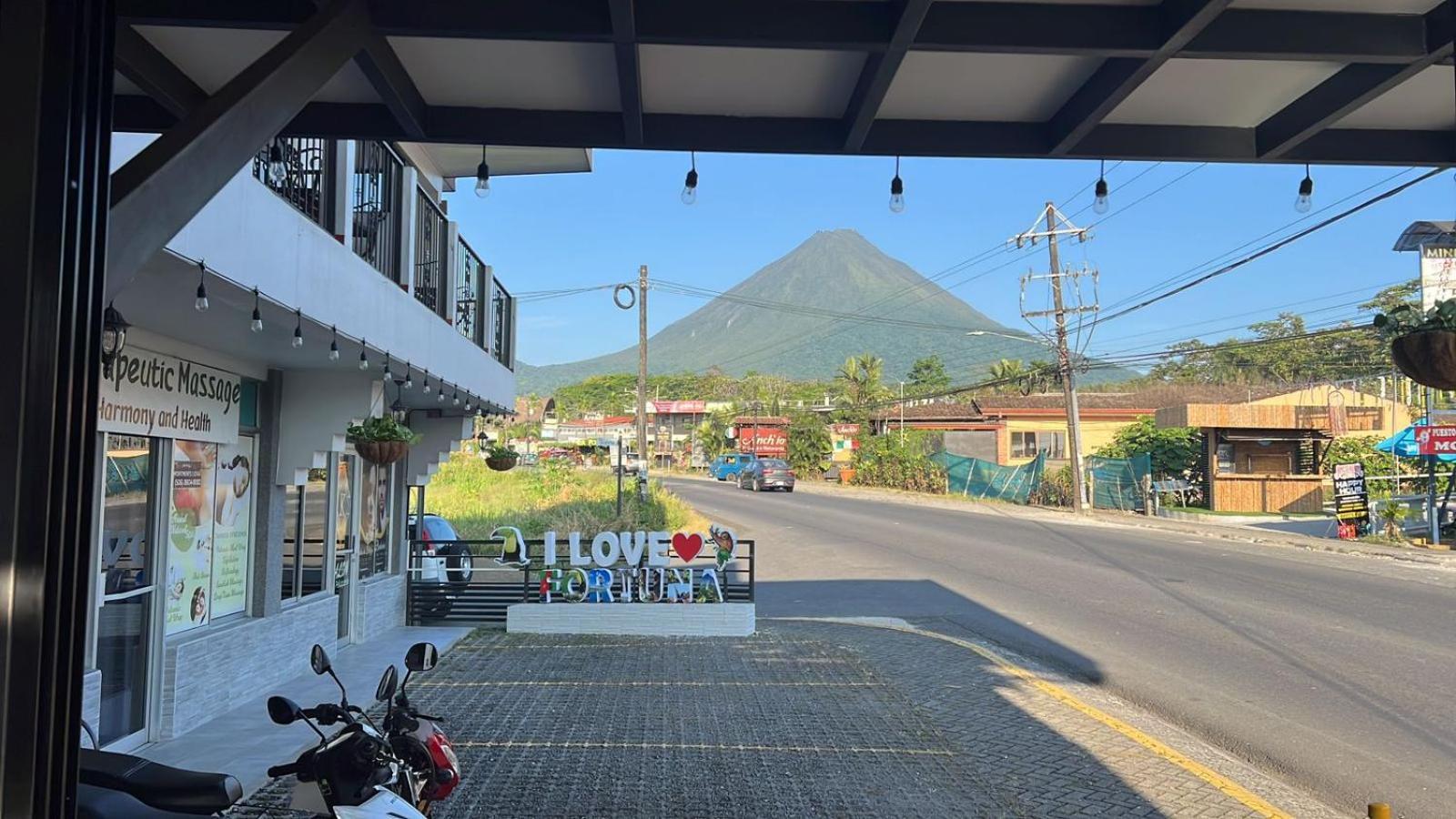 Hotel Arenal By Regina La Fortuna Bagian luar foto