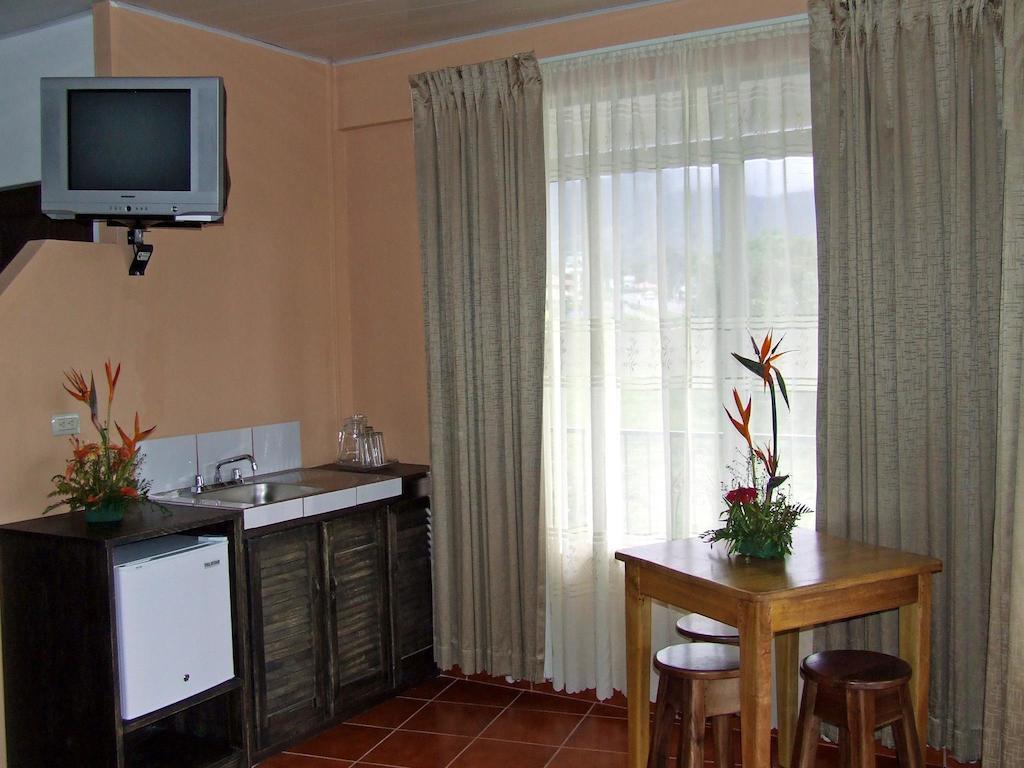 Hotel Arenal By Regina La Fortuna Bagian luar foto