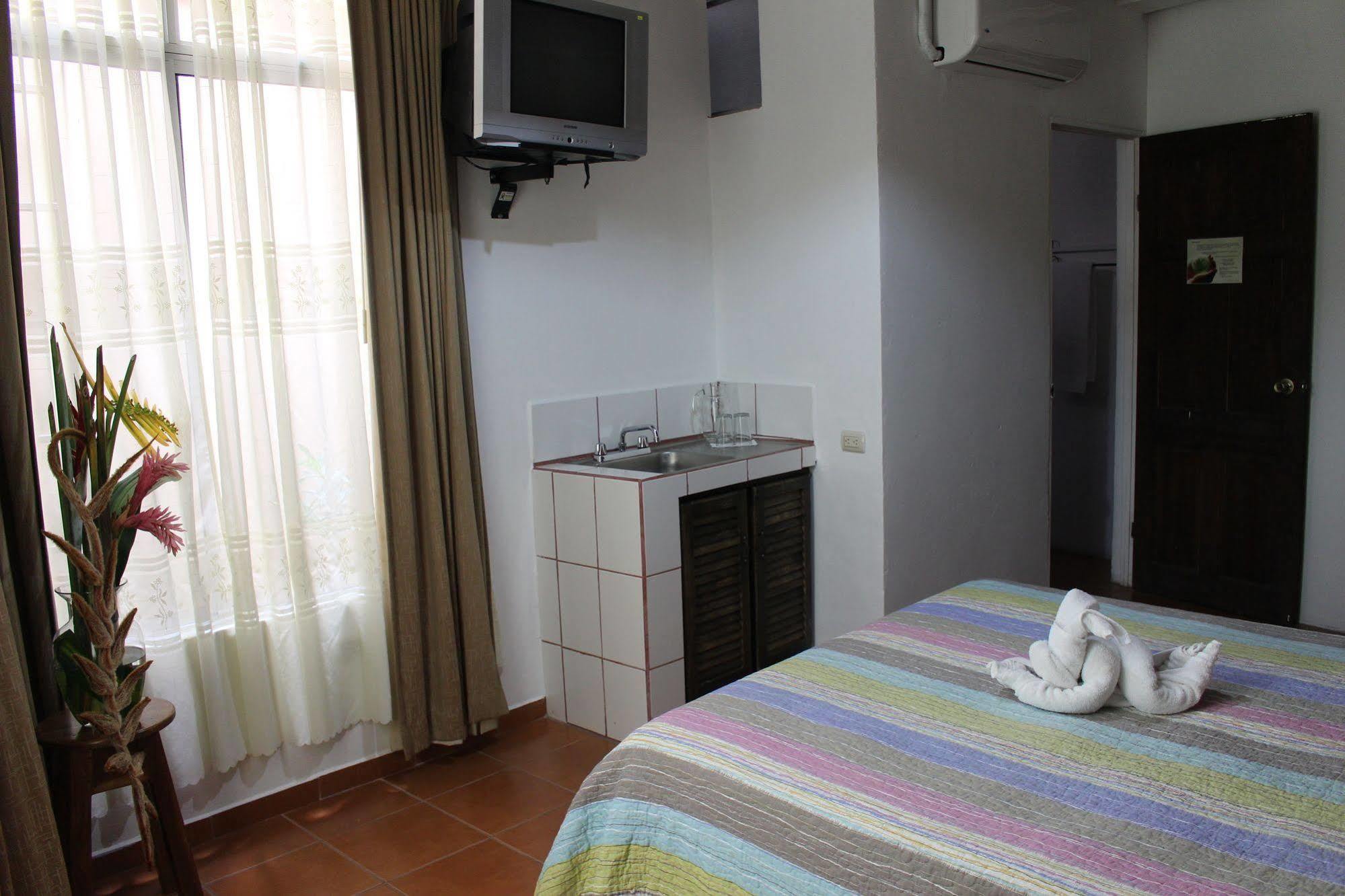 Hotel Arenal By Regina La Fortuna Bagian luar foto